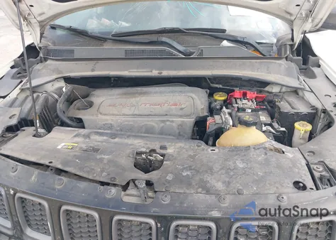 2019 Jeep Compass Trailhawk 4X4 из США, поврежденный, VIN 3C4NJDDB3KT752786